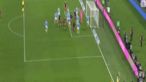 詹皇肘击致独行侠球星受伤，赛场惊现血迹与无辜牙落